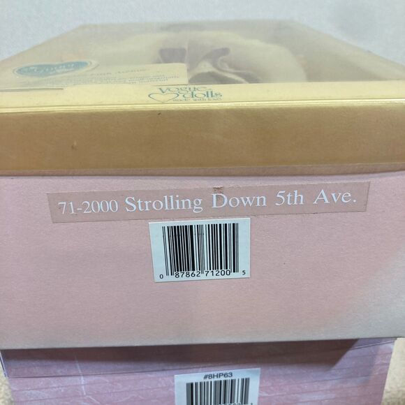 Vintage Vogue Ginny Dolls and Clothes with‎ Trunk and Stands Lot - Mixed Years - Picture 16 of 16